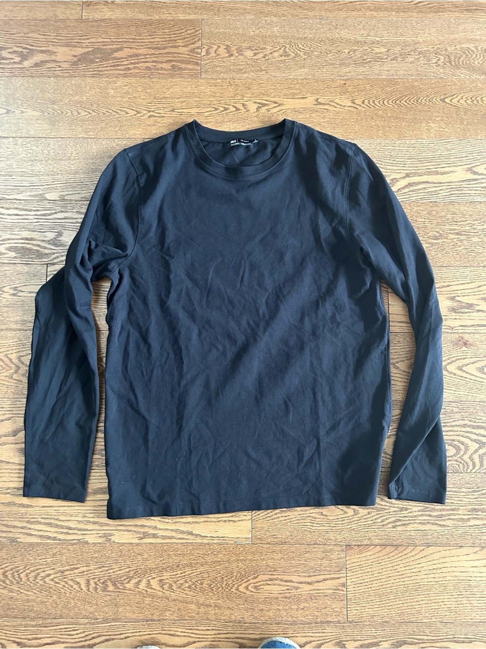 Simons Black Long-Sleeve Crewneck Tee